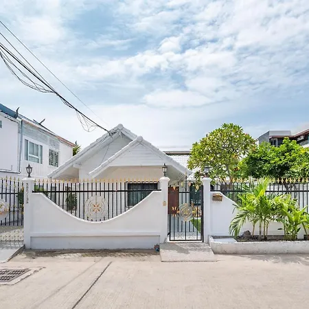 Deluxe 3 Bedrooms Villa With Fancy Pool In Downtown Pattaya